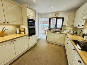 Kitchen- click for photo gallery